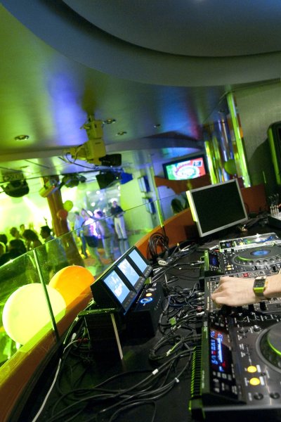 "EN_dj_02.jpg"